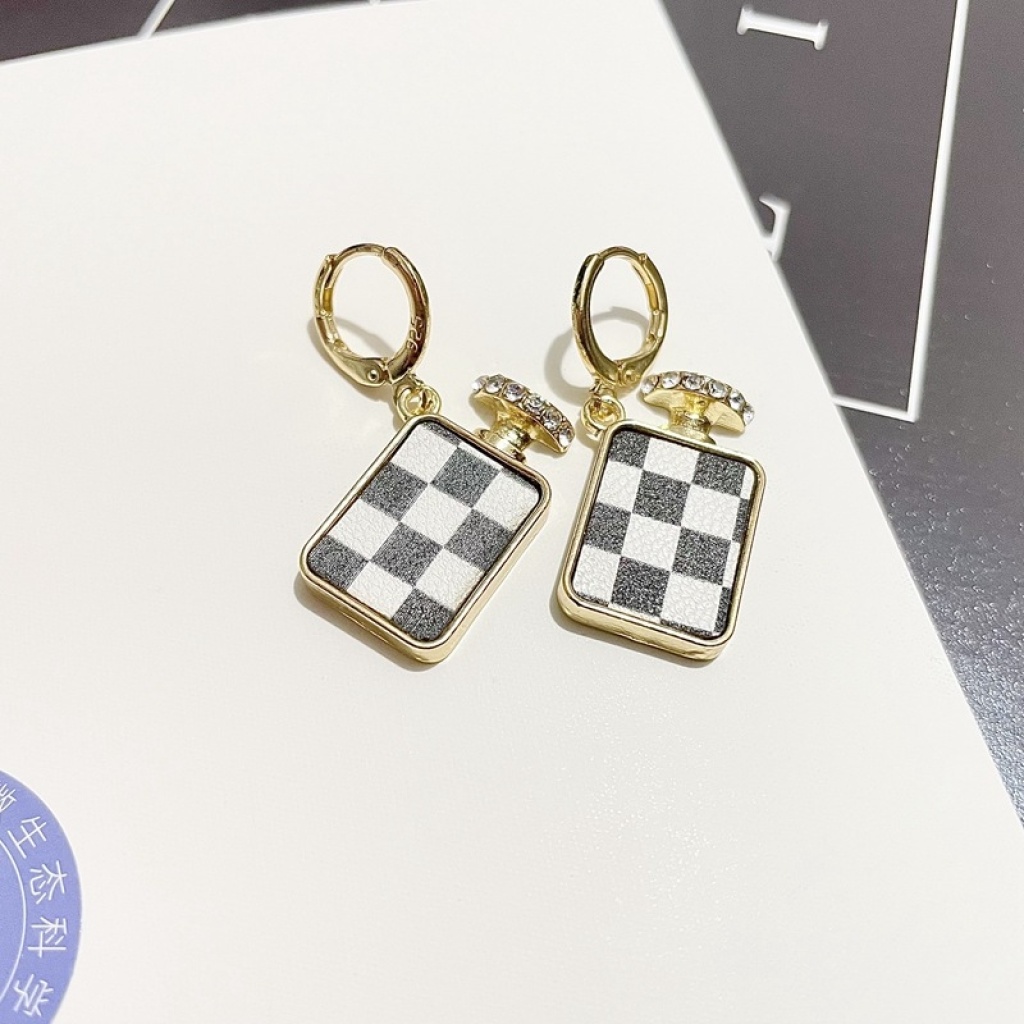New Sterling Silver Needle Perfume Bottle Chessboard Lattice Ear Clip Korean Retro Internet Hot Temperamental Minority Design Earrings Fashion