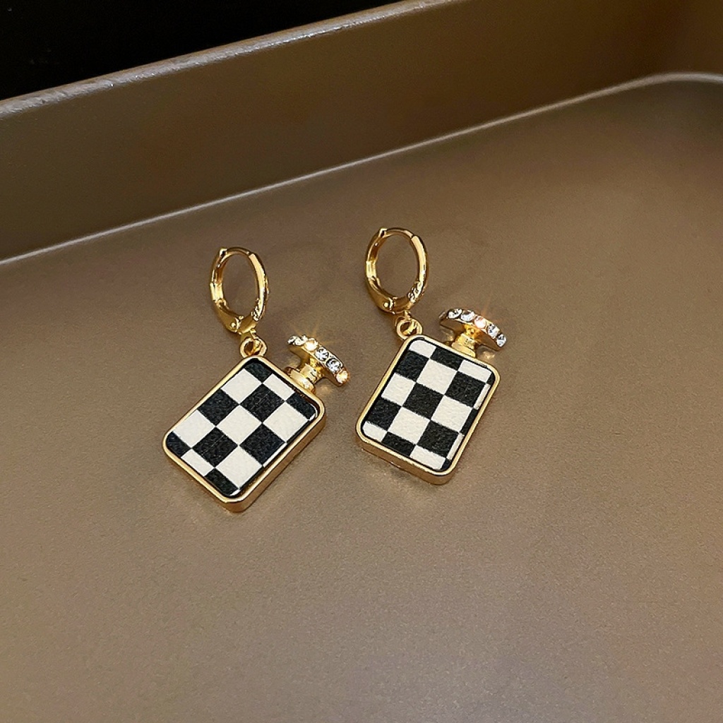 New Sterling Silver Needle Perfume Bottle Chessboard Lattice Ear Clip Korean Retro Internet Hot Temperamental Minority Design Earrings Fashion