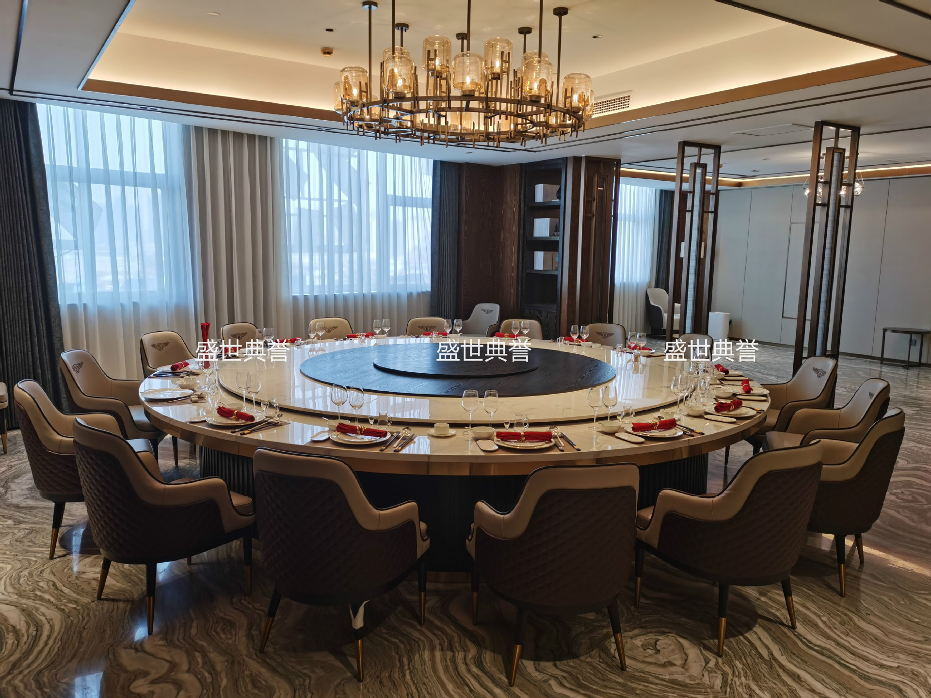 Dandong Star Hotel Solid Wood Table and Chair Seafood Restaurant Box Solid Wood Chair Modern Light Luxury Bentley Chair