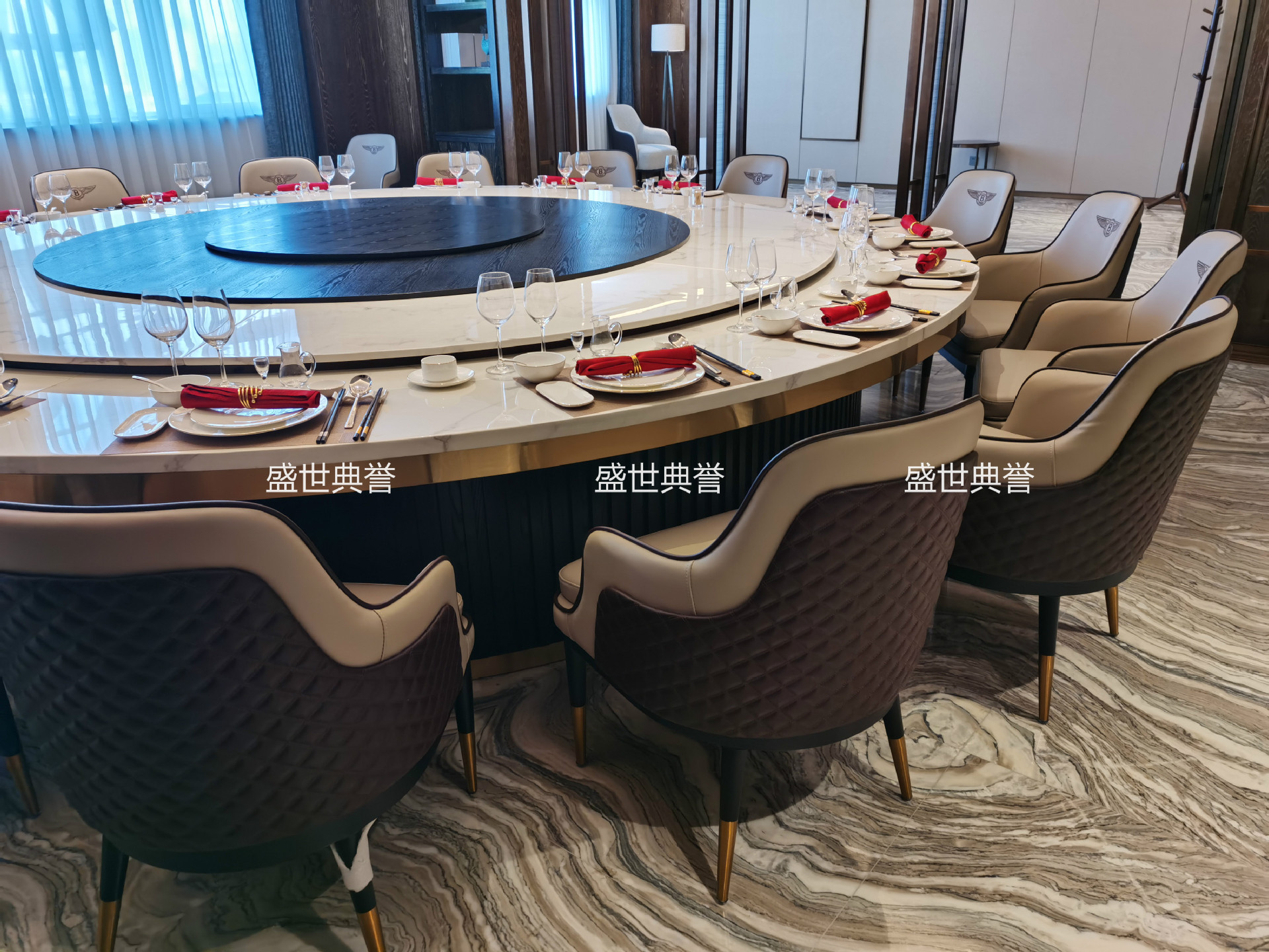 Dandong Star Hotel Solid Wood Table and Chair Seafood Restaurant Box Solid Wood Chair Modern Light Luxury Bentley Chair