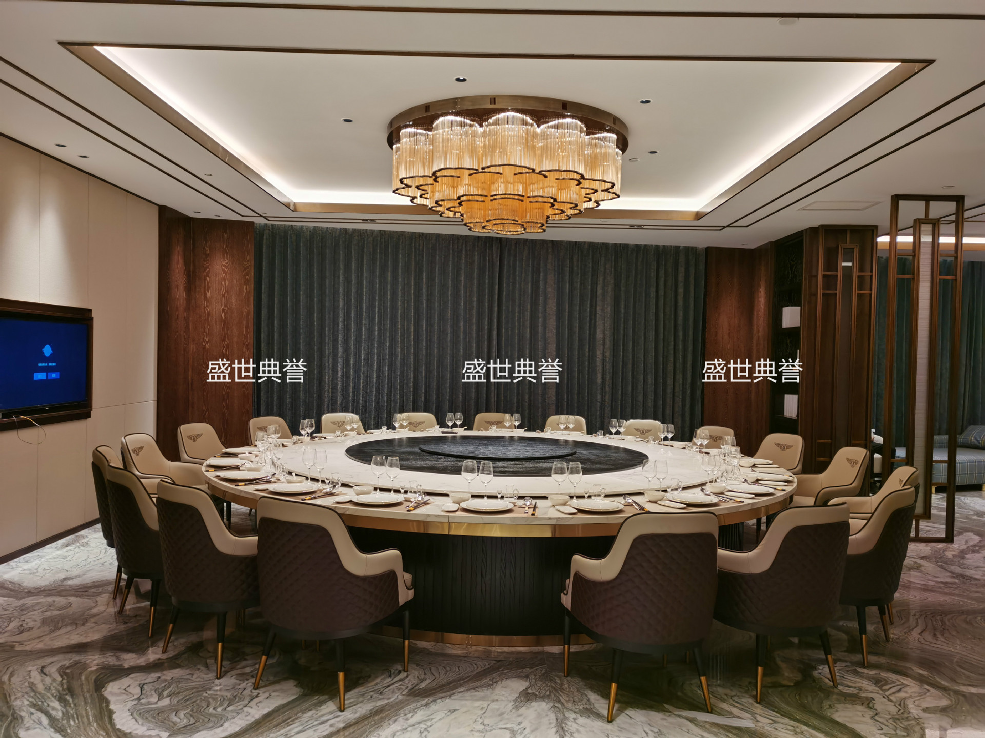 Dandong Star Hotel Solid Wood Table and Chair Seafood Restaurant Box Solid Wood Chair Modern Light Luxury Bentley Chair