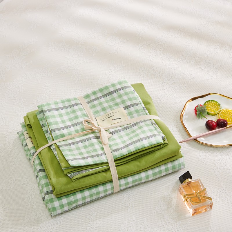 Nordic Four-Piece Bedding Set Simple Plaid Quilt Cover Bed Sheet and Pillowcase Washed Cotton