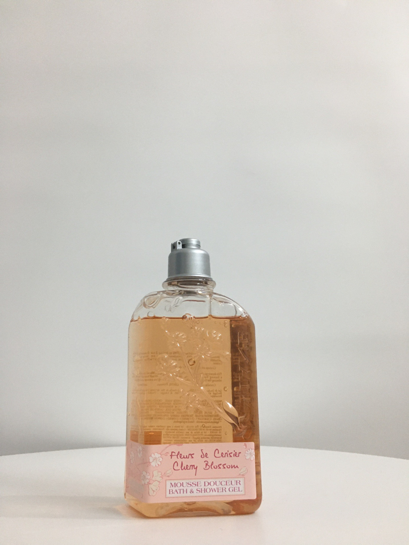 &amp;#127467# &amp;#127479; Sakura L&#039;occitane Shower Gel 250ml