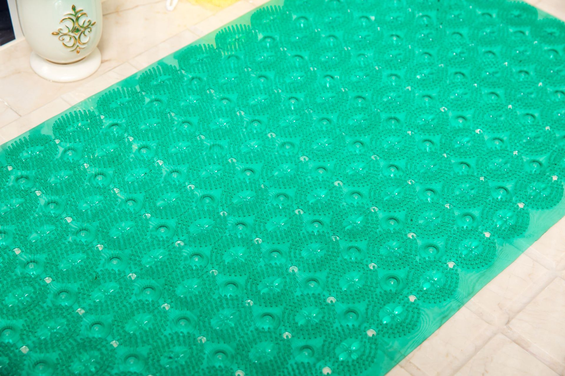 Creative design bathroom silicone non - slip pad small bath bath waterproof pad son pad manufacturers feel approved