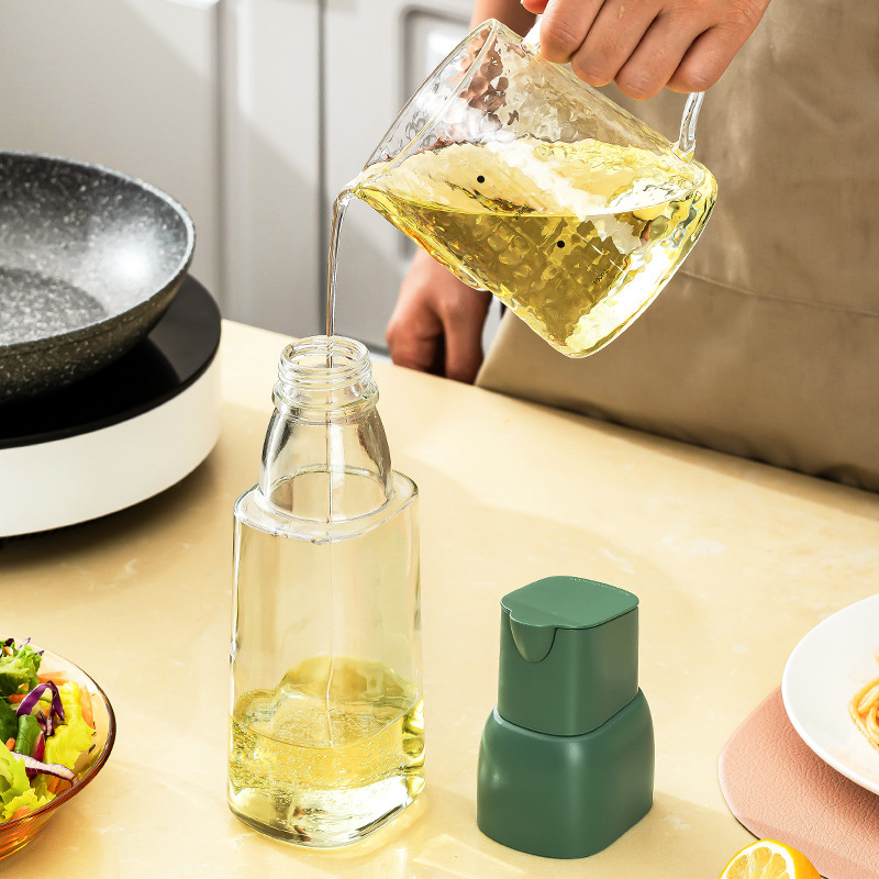 Glass Oiler Household Automatic Opening and Closing Gravity Lid Non-Oil-Stick Kitchen Oil Tank Leak-Proof Oil &amp; Vinegar Bottle