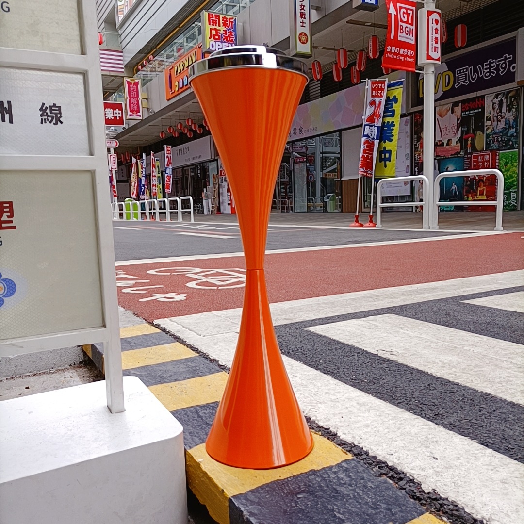 Floor Toilet Ashtray Vertical with Lid Creative Personalized Fashion Elevator KTV Toilet Living Room Ashtray