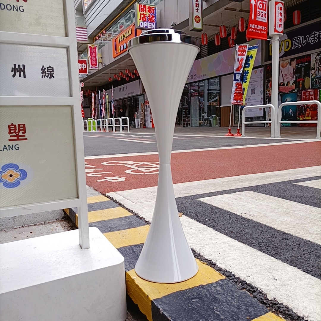Floor Toilet Ashtray Vertical with Lid Creative Personalized Fashion Elevator KTV Toilet Living Room Ashtray