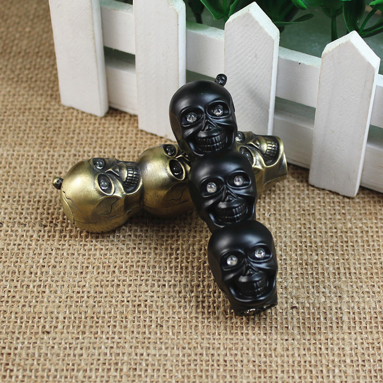 Creative personality unique styling 8,083 ghost skull light wind-proof metal lighter