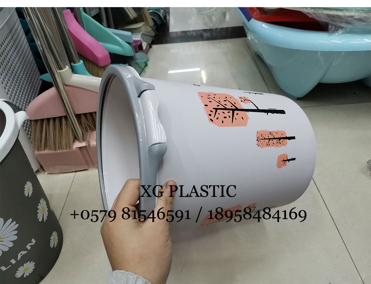 Trash Can Fashion New Arrival Plastic Dustbin Cartoon Pattern Rubbish Can Student Household Dormitory Essential Trash Can Fashion New Arrival Plastic Dustbin Cartoon Pattern Rubbish Can Student Household Dormitory Essential