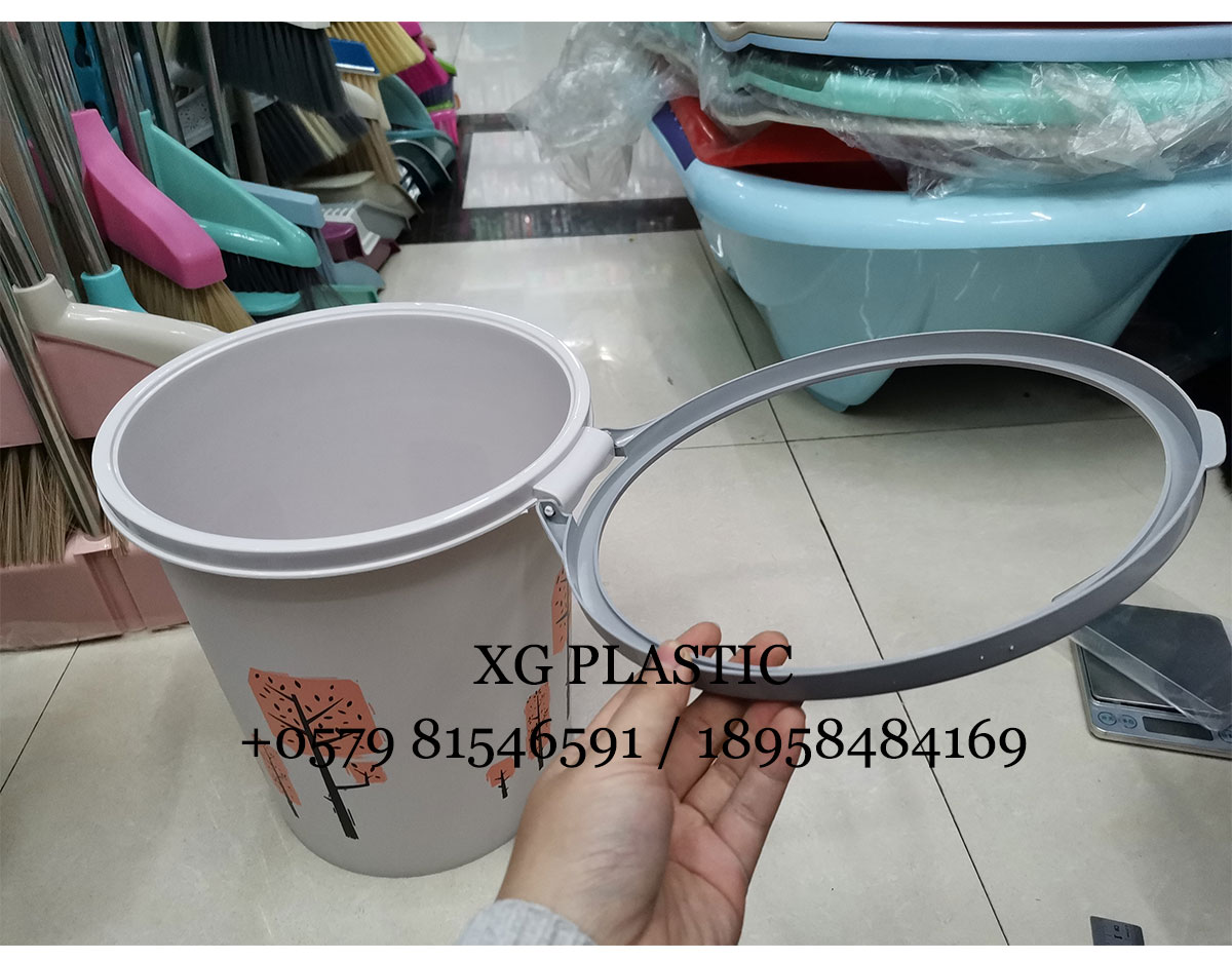 Trash Can Fashion New Arrival Plastic Dustbin Cartoon Pattern Rubbish Can Student Household Dormitory Essential Trash Can Fashion New Arrival Plastic Dustbin Cartoon Pattern Rubbish Can Student Household Dormitory Essential