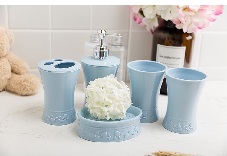 The plastic bath gargle set of five pieces European carved bath gargle set wholesale