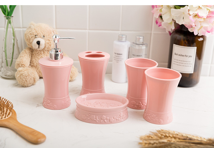 The plastic bath gargle set of five pieces European carved bath gargle set wholesale