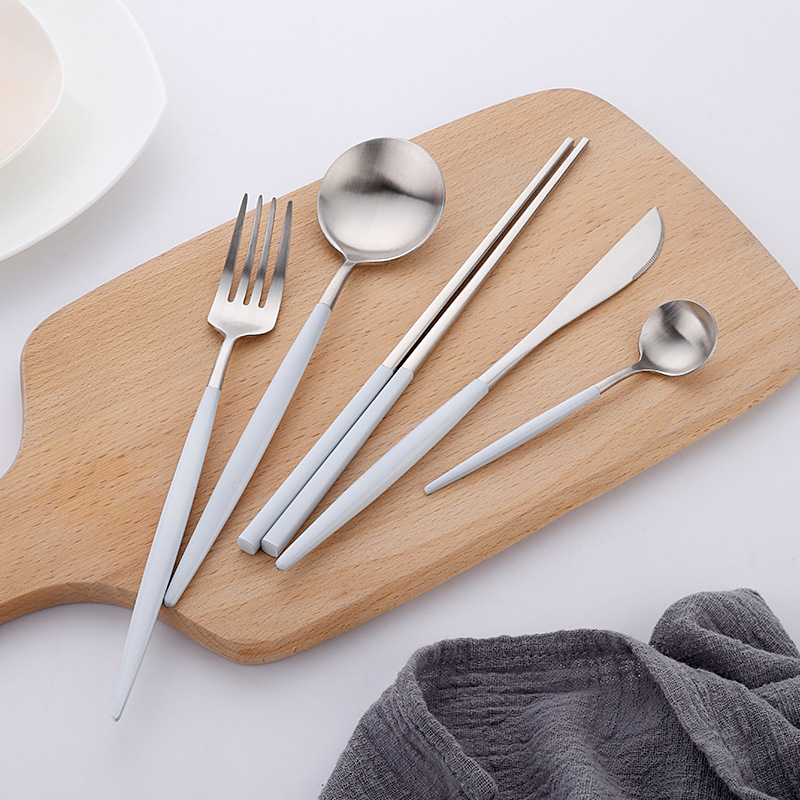 SOURCE Factory Exquisite Matte Brushed Tableware Set Portugal round Handle Tableware Set Pack 304 Stainless Steel Knife, Fork and Spoon