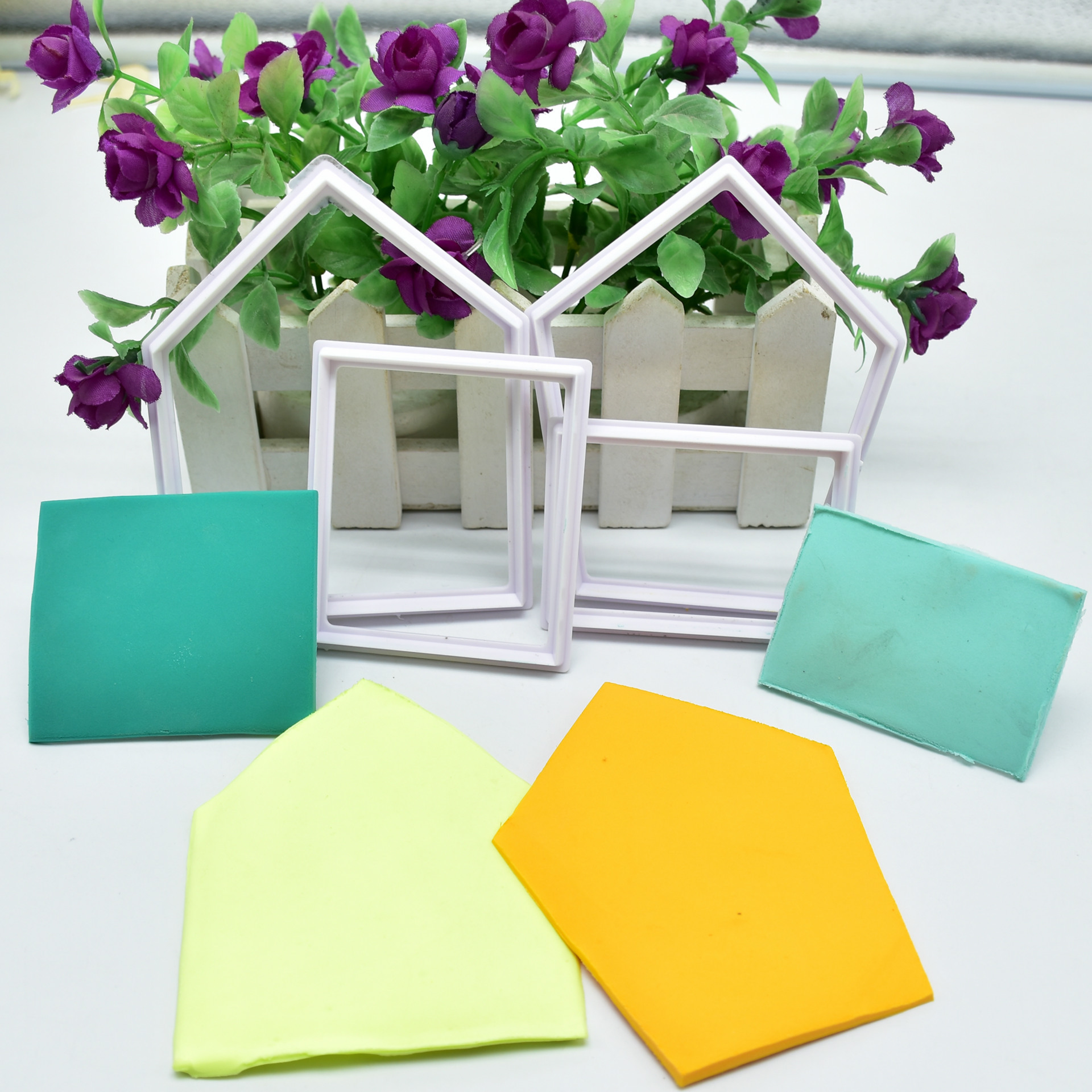 DIY Baking 8PCs House Snowman Christmas Tree Fondant Biscuit Mold Cake Decoration Plastic Cutter