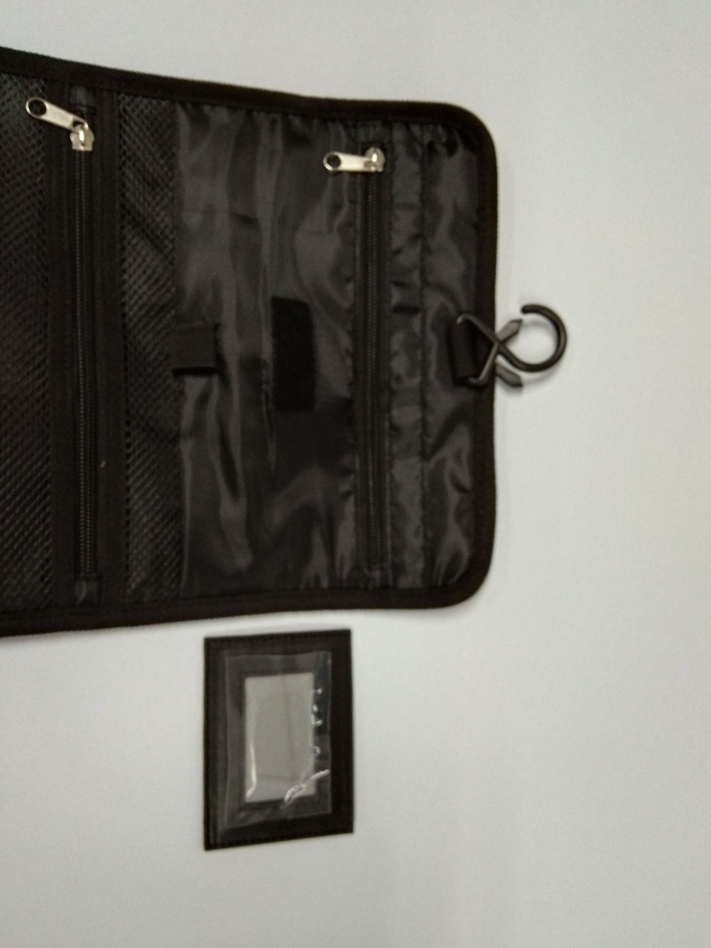 Travel portable toiletry bag hook toiletry bag multi-functional wall-mounted travel bag