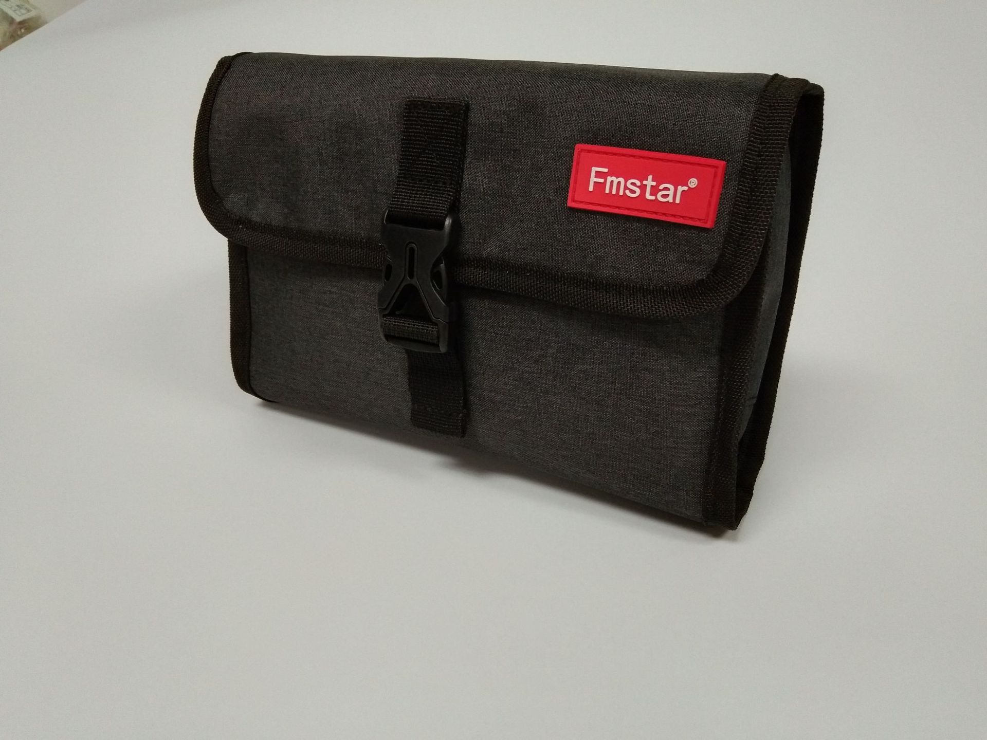 Travel portable toiletry bag hook toiletry bag multi-functional wall-mounted travel bag