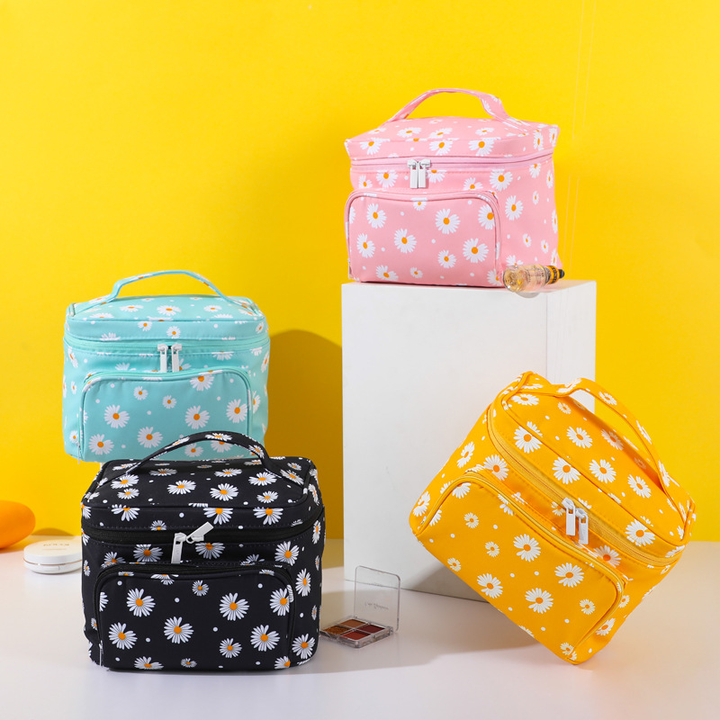 2020 New Korean Style Little Daisy Printing Storage Bag Plain Large Capacity Portable Portable Toiletry Bag Female Cosmetic Bag