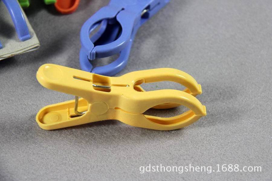 The factory produces The wholesale high quality plastic clothespin 10CM plastic clip The factory produces The wholesale high quality plastic clothespin 10CM plastic clip