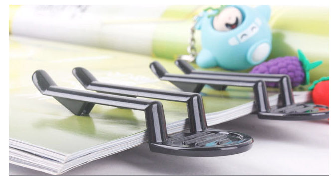 Wholesale trash bin holder black plastic clip (2 pieces) good toughness Wholesale trash bin holder black plastic clip (2 pieces) good toughness