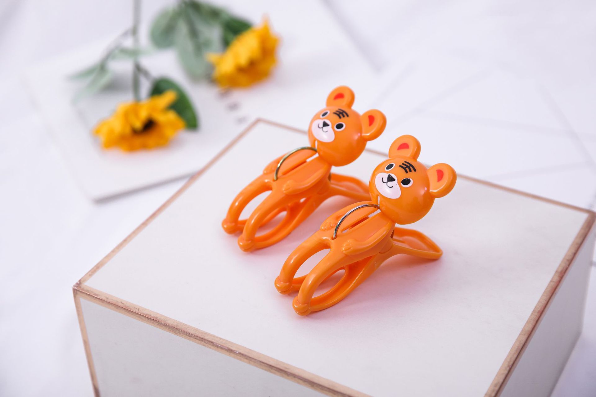 plastic clip Quilt Clip Large Windproof Quilt Clip Quilt Clip Cartoon Plastic Big Clip Pig Clip Extra Thick and Durable-