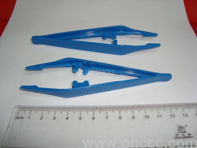 Plastic forceps, plastic clip