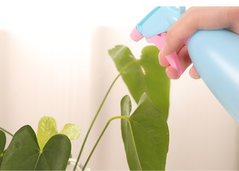 Hand Pressure Candy Color Watering Pot Watering Can Spray Pot Sprinkling Can Gardening Watering Sprayer Small Spray Bottle