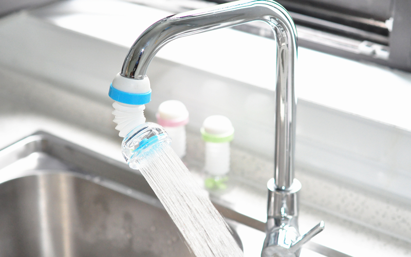 Kitchen faucet splash-proof swivel faucet water sprayer tap water filter head