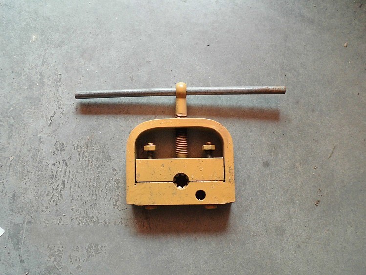 Portable Pipe Extruding Machine Small Rubber Hose Lock Body Tool Agricultural Sprayer Spray Insecticide Pipe Joint Steel Buckle Pipe Press