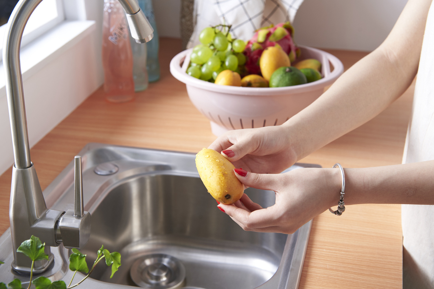 Fruit Basin Kitchen Vegetable Washing Basket Double-Layer Drain Basket round Fruit Basket Plastic Washing Basin Tableware Drip Storage Basket