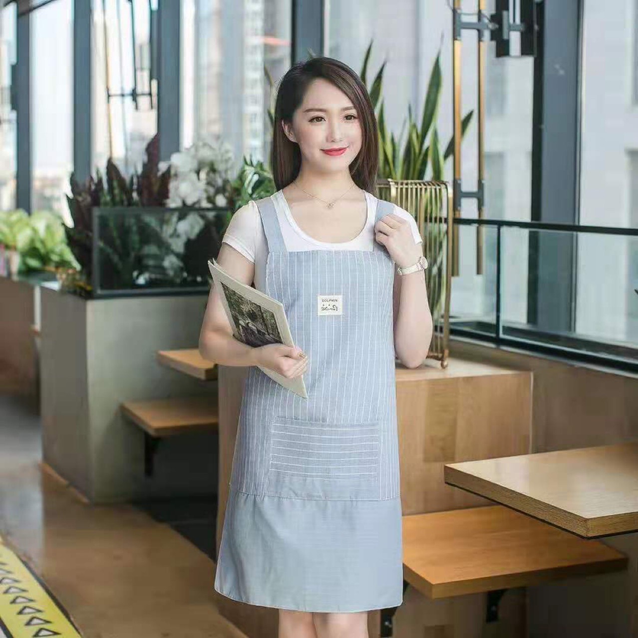 2020 fashion Korean plain but elegant stripe fashion double waterproof, anti - pollution anti - oil kitchen apron