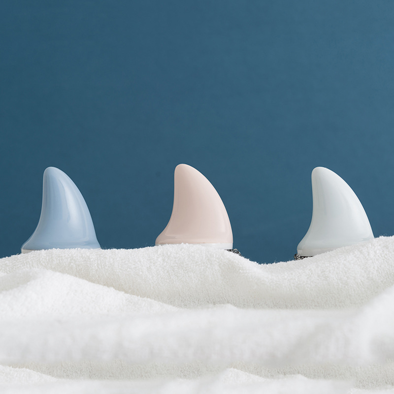 Creative shark with handle wire ball suction card clean ball stainless steel wire ball pot clean brush cleaning brush.