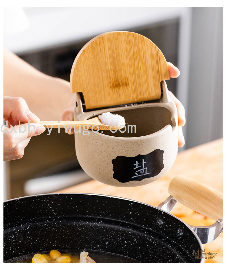 Japanese Bamboo Wood Pottery Clay Seasoning Jar Seasoning Box Creative Ceramic Seasoning Jar Seasoning Bottle Salt Jar