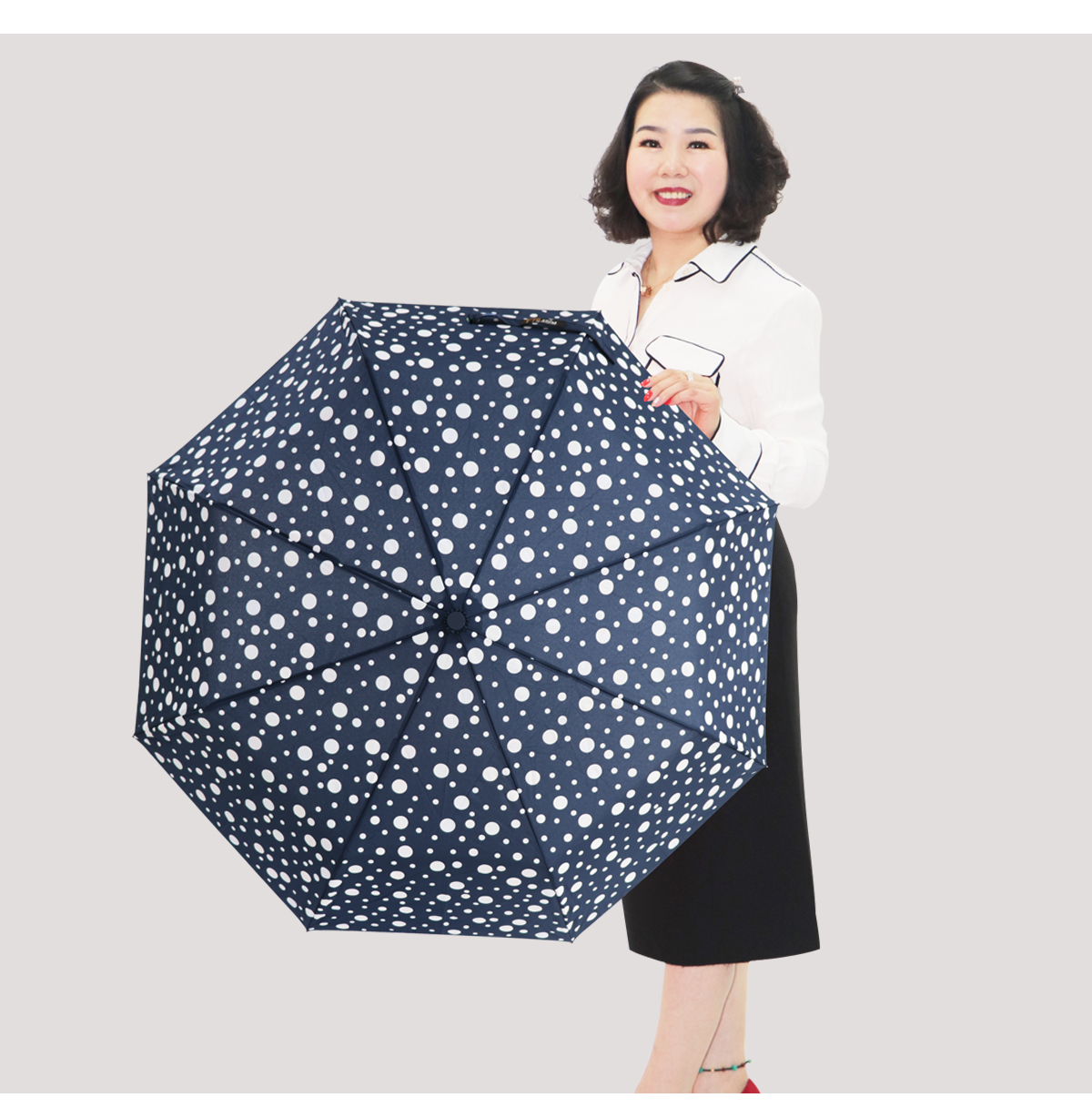 Discoloration in the case of water umbrella circle, anti - wind 3 fold umbrella automatically open umbrella wholesale
