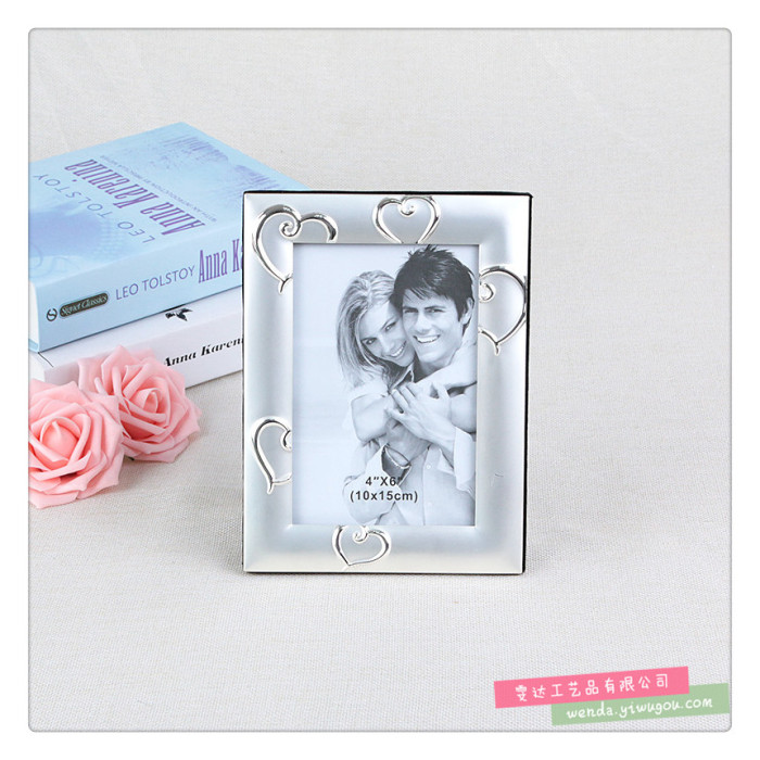 Silver metal frame of modern home decoration luxury fashion simple table photo frame