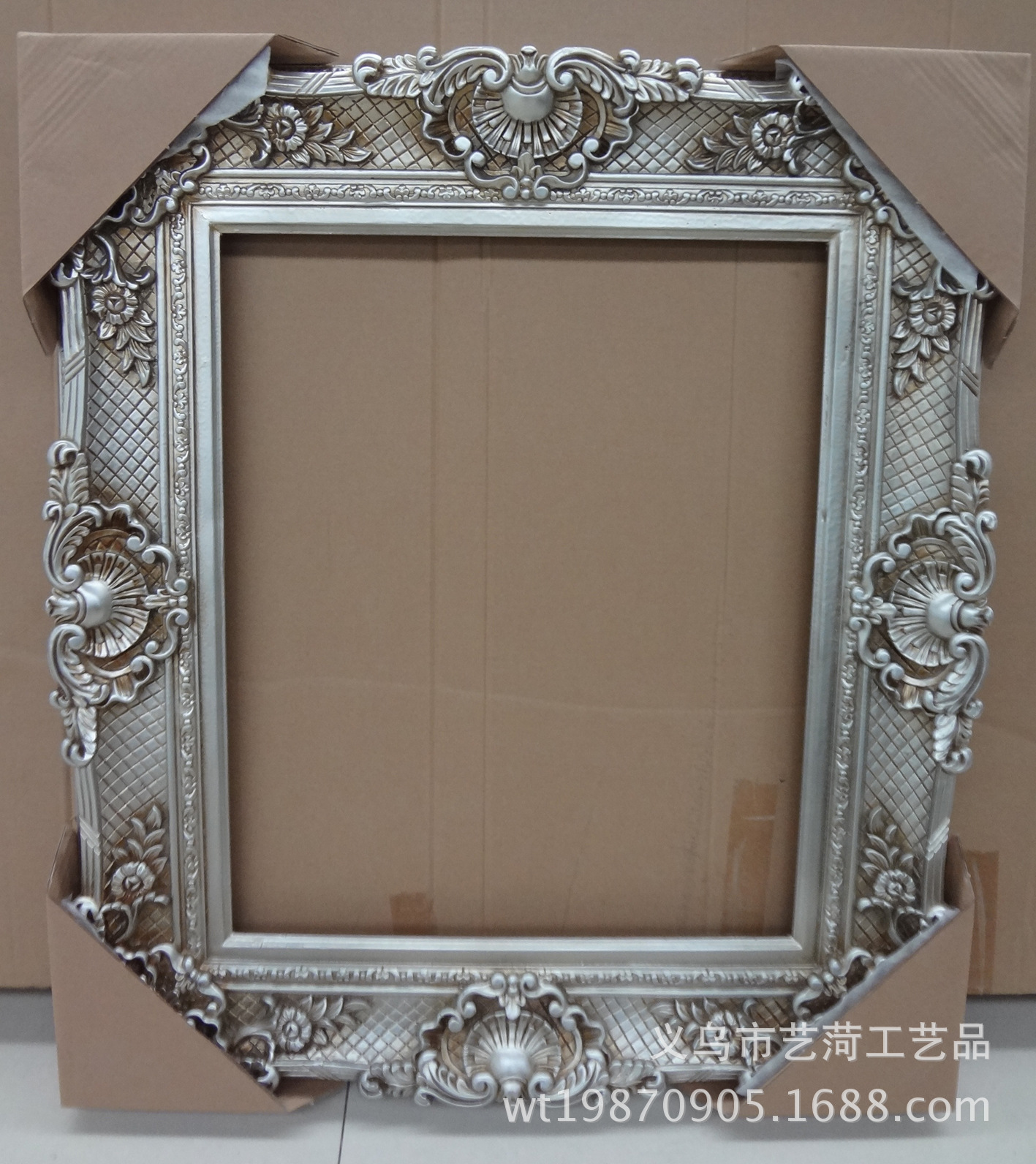 Manufacturer European Resin Photo Frame Archaism Silver Classic Oil Painting Photo Frame 24-Inch Wedding Planning Frame