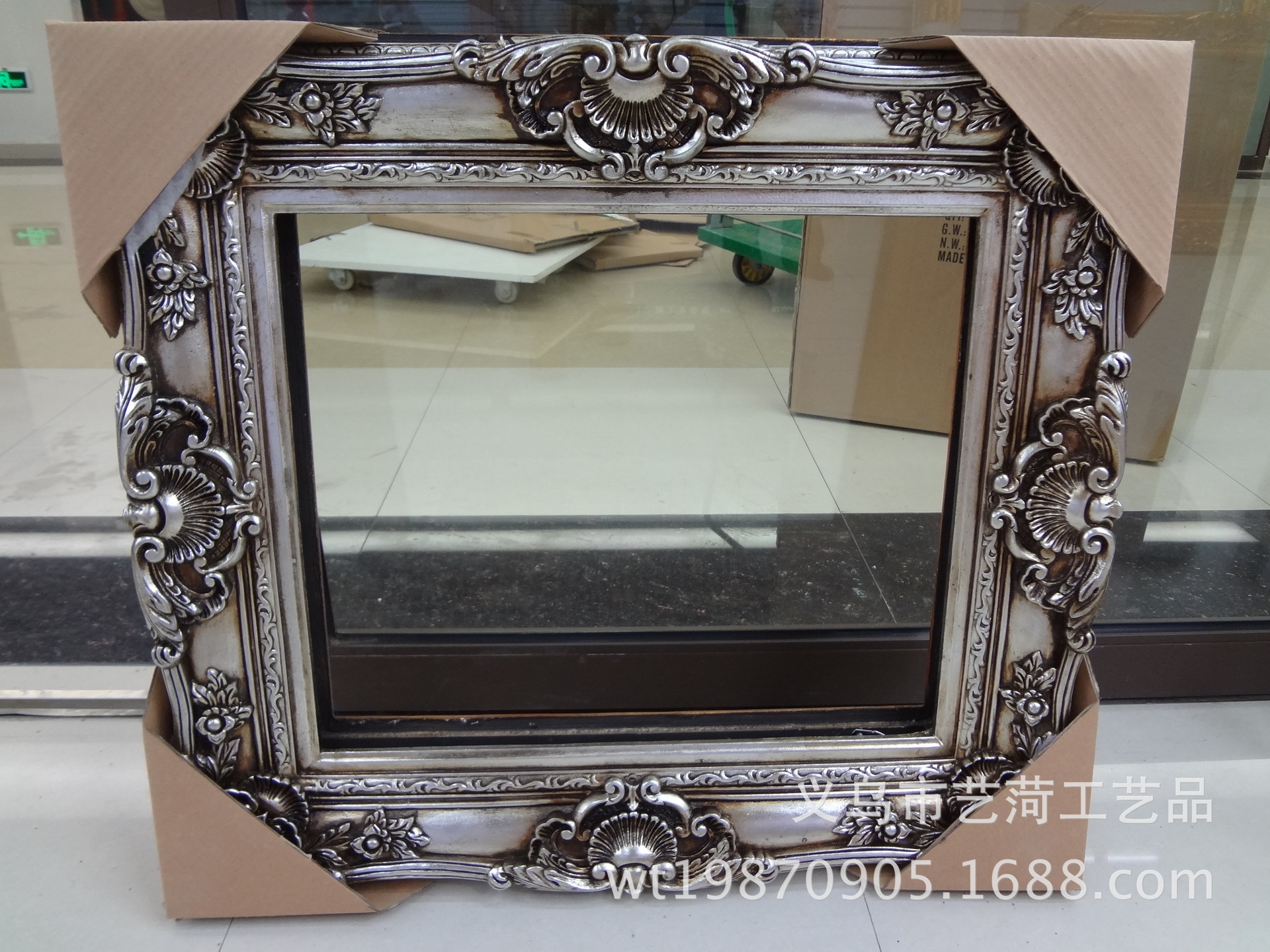 Manufacturer European Resin Photo Frame Archaism Silver Classic Oil Painting Photo Frame 24-Inch Wedding Planning Frame
